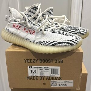 Yeezy 350 V2 Zebra
Size 10.5